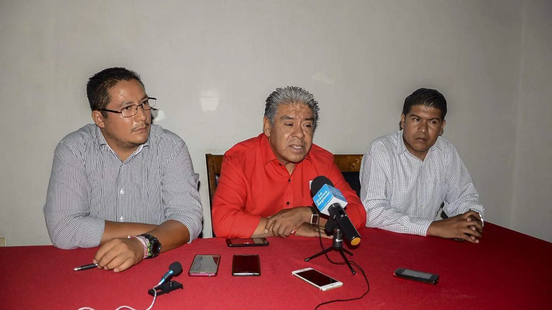 En rueda de prensa el secretario general del PRI en San Juan del Río, acompañado de ex líderes perredistas argumentó que la campaña de Pino Torres no despega.